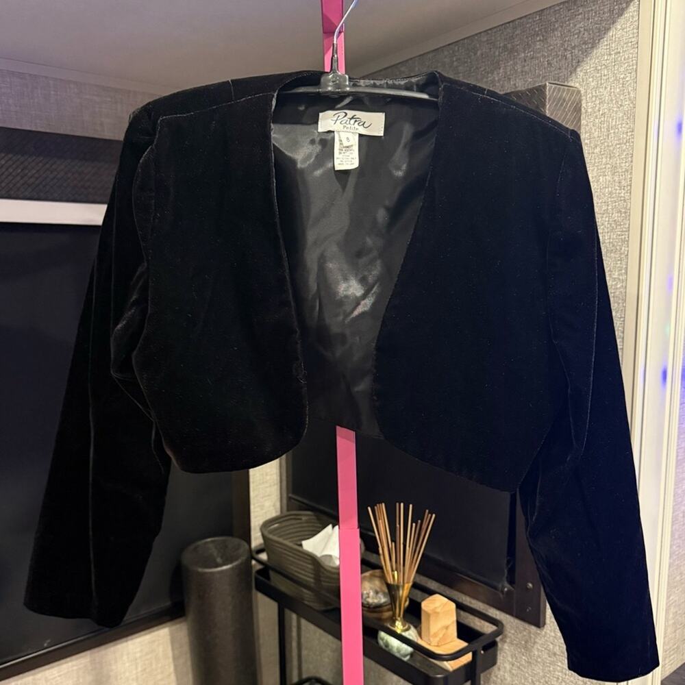 Vintage Patra Women's Black Velvet Blazer size 8 in vintage size